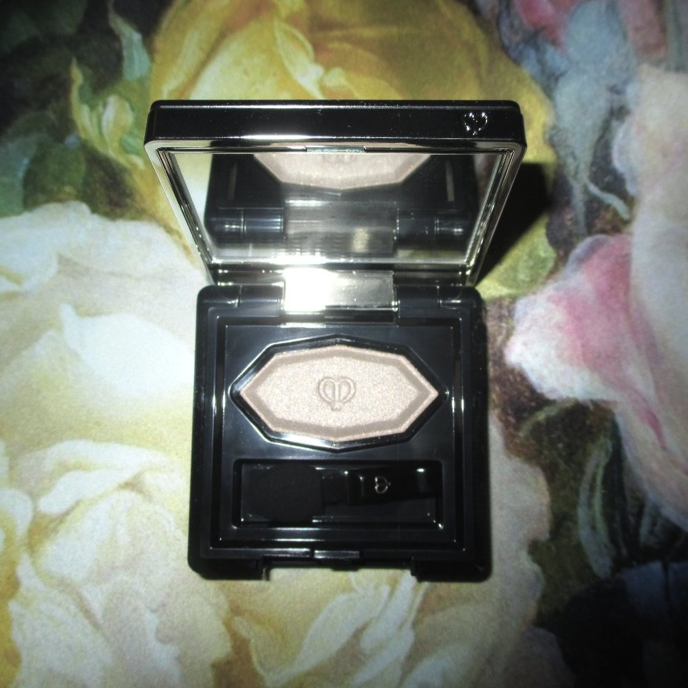 cle de peau Eyeshadow